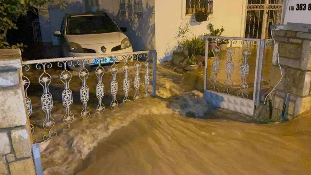 Bodrum sele teslim oldu! Ünlü şarkıcının evini su bastı