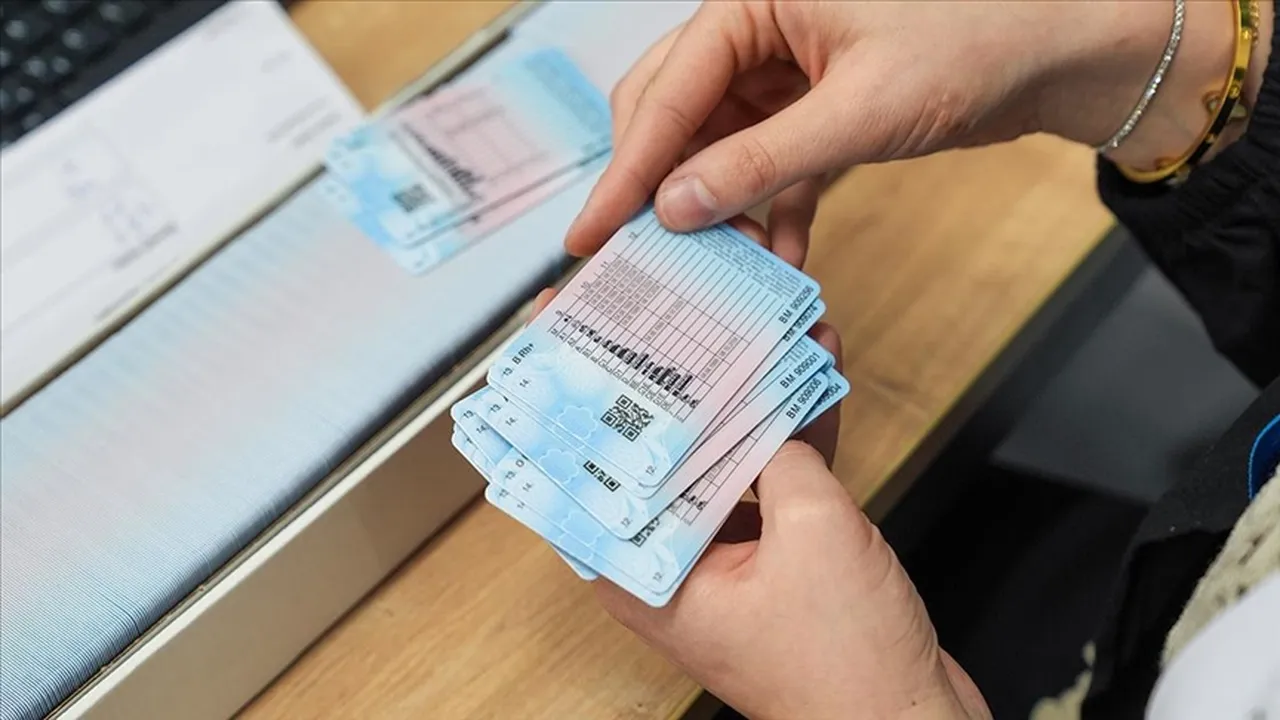 Ehliyet puanı düşürüldü mü, ehliyet sınavı geçme puanı kaç oldu? Resmi Gazetede yayımlandı