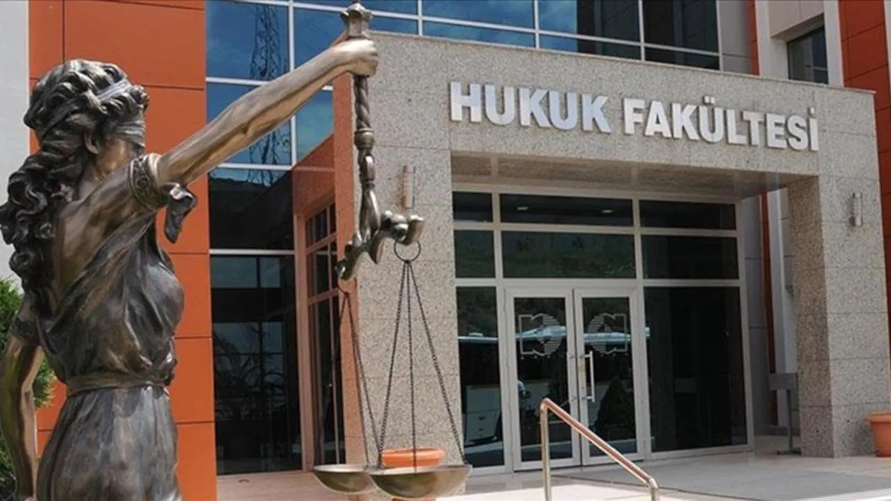 Hukuk fakülteleri alarm veriyor! Avukat sayısı artıyor, kalite düşüyor