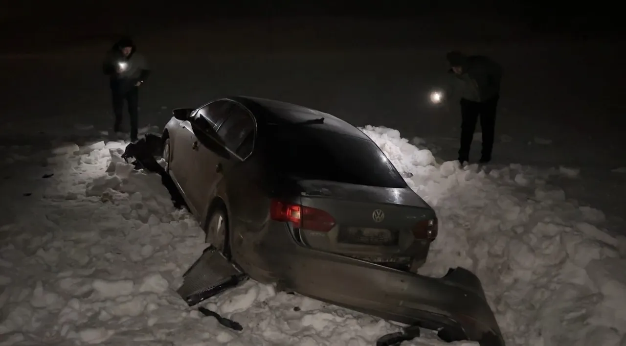 Kaldırıma çarpan araç, şarampole savrulup kara saplandı! Yaralılar var