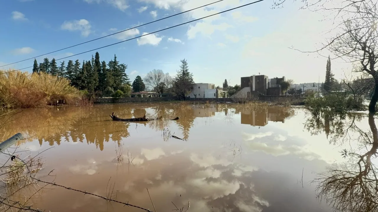 Muğla’yı hem sel hem fırtına vurdu: Evler, iş yerleri sular altında, maddi hasar çok büyük