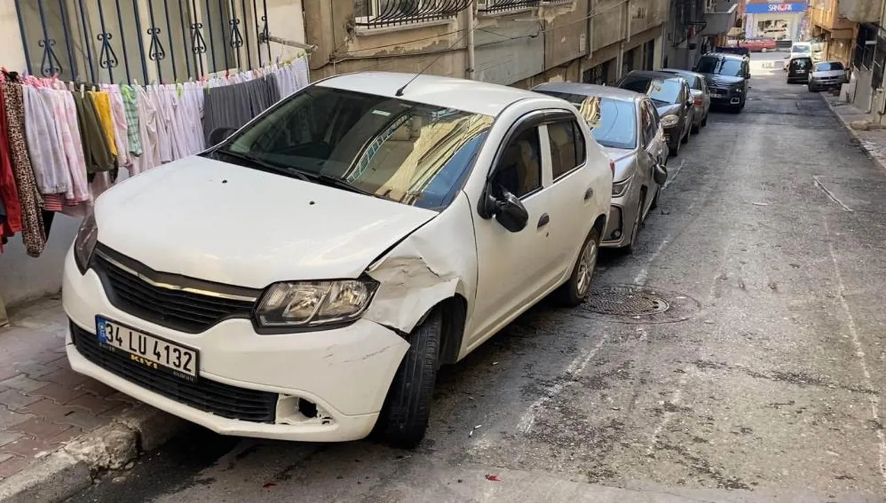 Otomobil kurtarmaya geldi! 13 araca zarar verdi