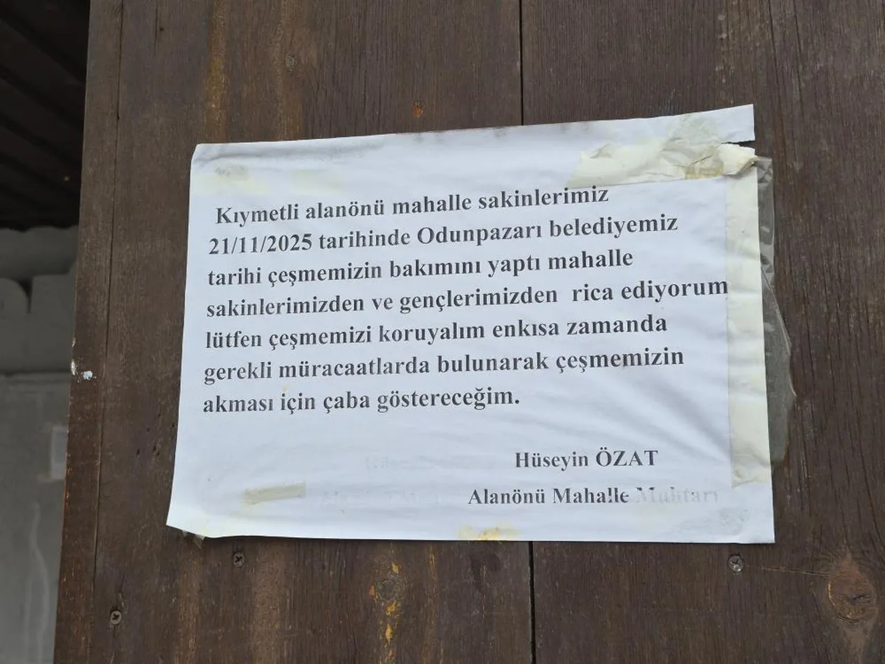 Tarihi çeşmeyi çöplüğe çevirdiler! Muhtar çareyi yazı asmakta buldu