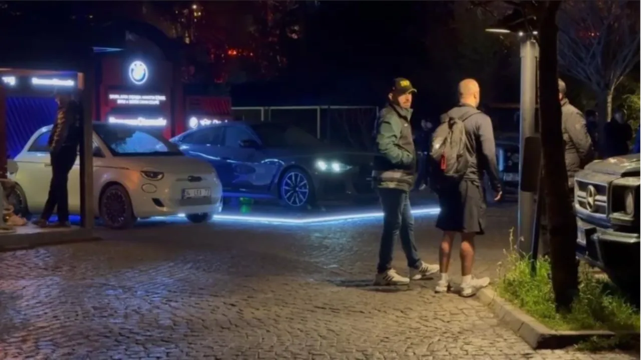 Ünlülerin gittiği spor salonuna polis baskını!