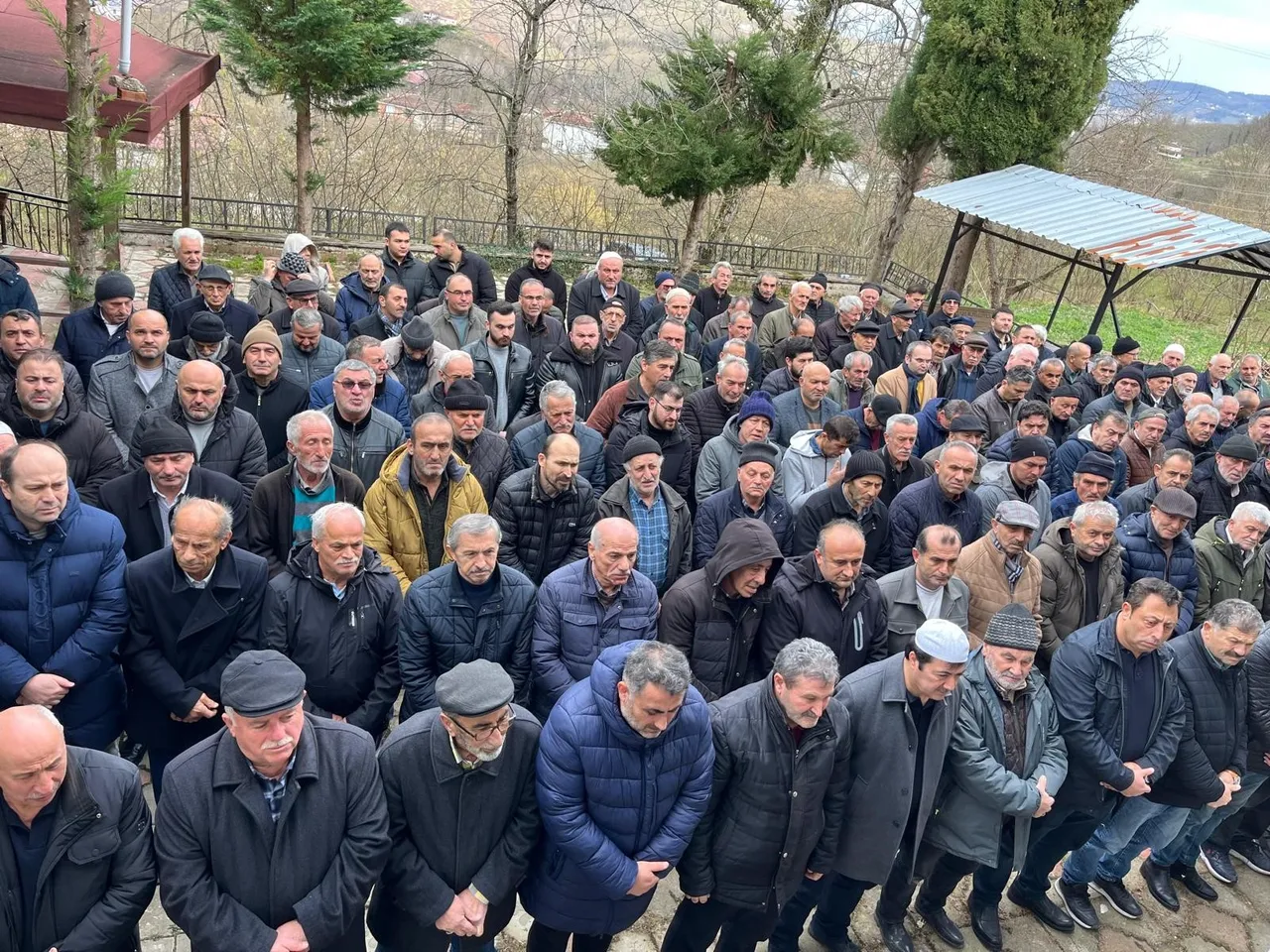 Yan yana defnedildiler: 56 yıllık çift 1 gün arayla vefat etti