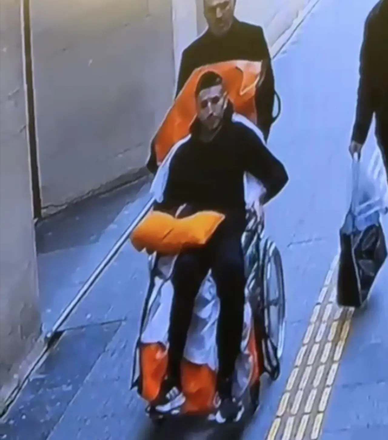 Adliyede 3 kişiyi öldürmüştü! Planı kan dondurdu: Oğlunun tekerli sandalyesini kullanmış