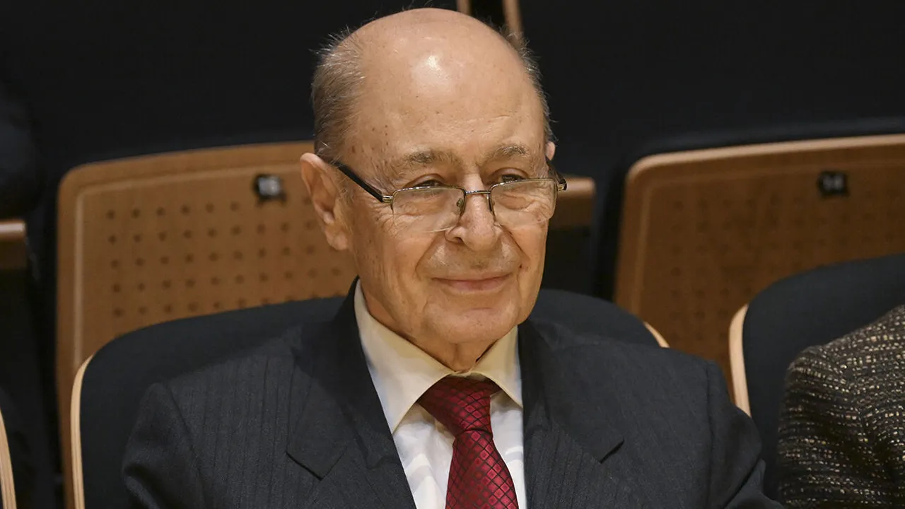 Ahmet Necdet Sezer, Erol Evgin konserinde ortaya çıktı!