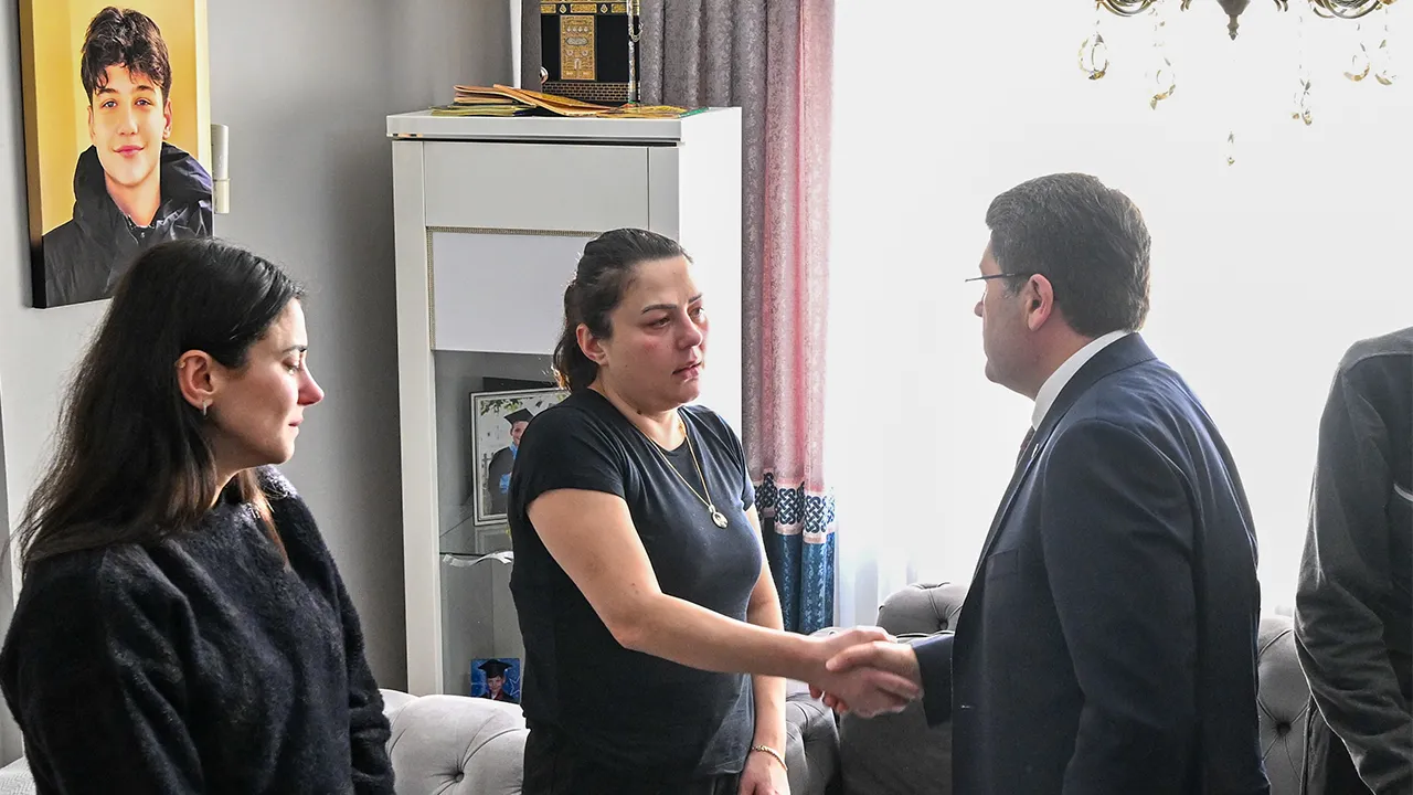 Bakan Tunç'tan Atlas'ın ailesine taziye ziyaret