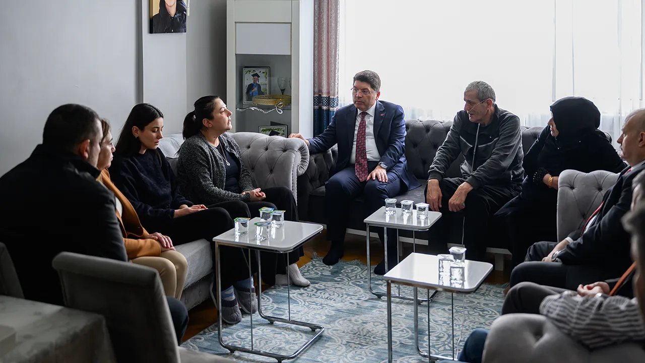 Bakan Tunç'tan Atlas'ın ailesine taziye ziyaret