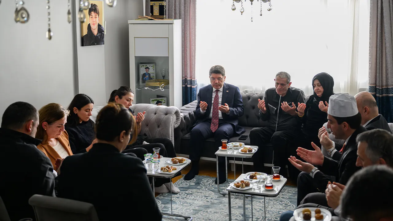 Bakan Tunç'tan Atlas'ın ailesine taziye ziyaret