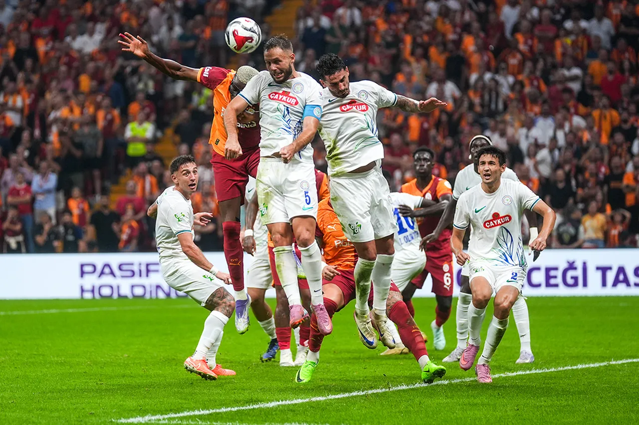 Sezonun ilk yarısında iki ekip arasında oynanan maç, Galatasaray'ın 3-1 üstünlüğüyle sona erdi.