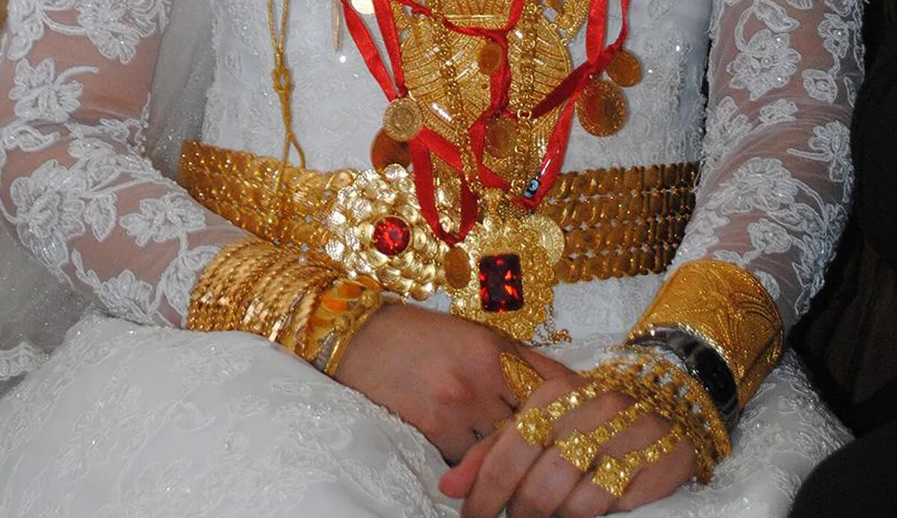 ‘Getireceğim’ yazınca altınlar kadının oldu! Boşanma davasında mesaj delil sayıldı