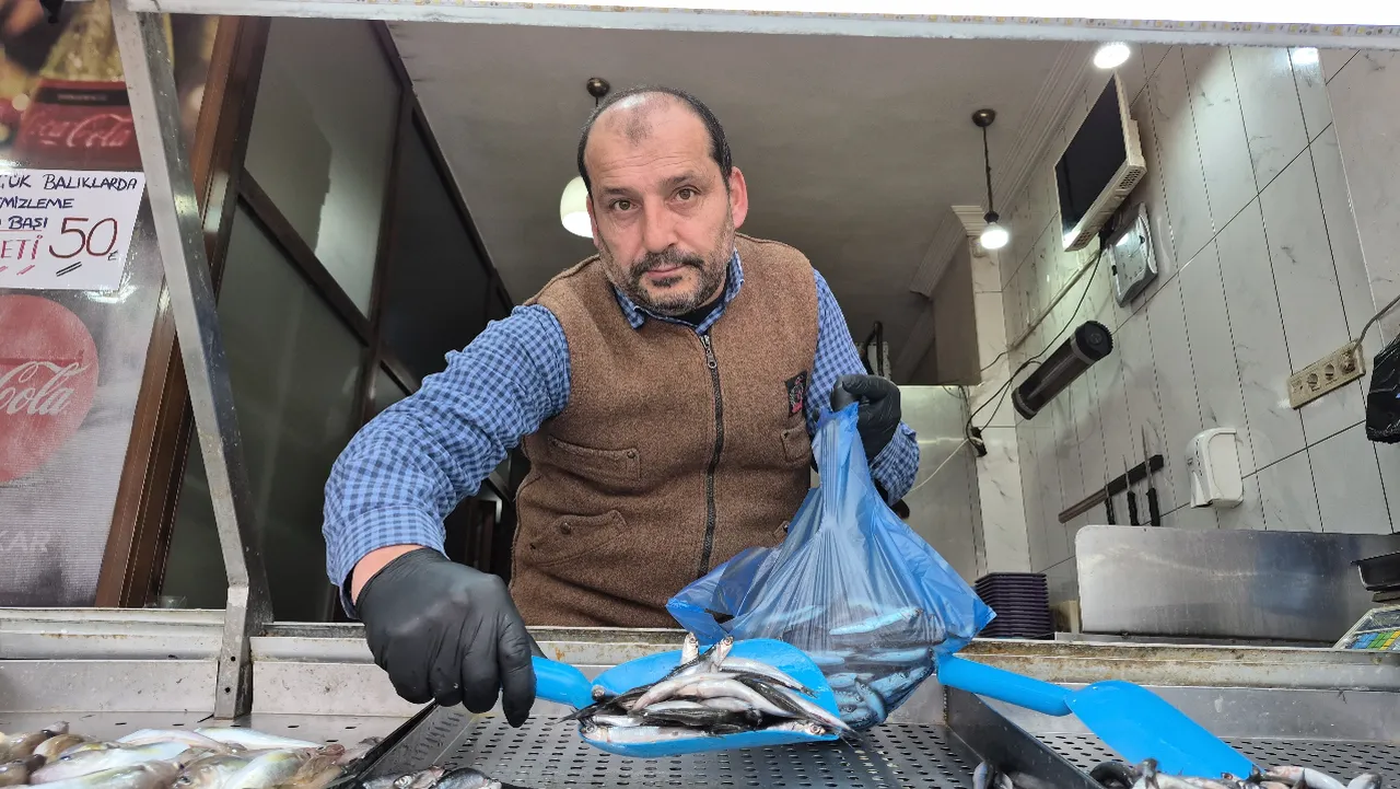 Hamsinin tahtını aldı! Tezgahların en ucuz balığı: Kilosu 100 lira 