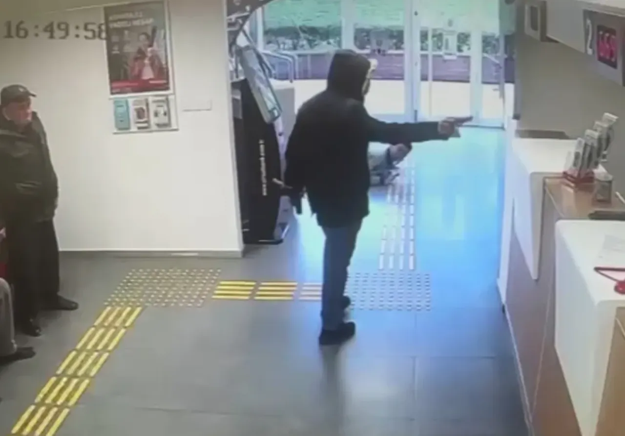 İstanbuldaki banka soygununun görüntüleri ortaya çıktı