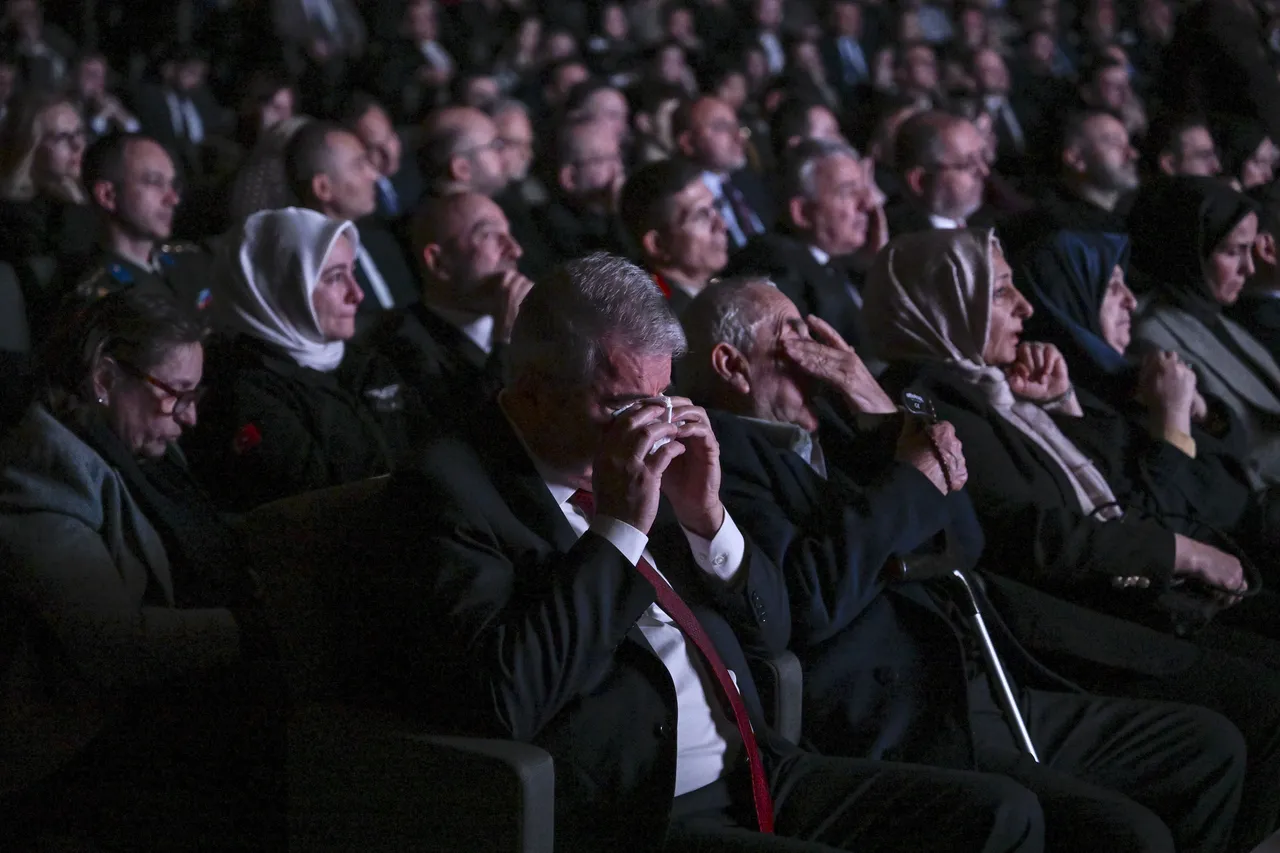 İzleyenler gözyaşlarını tutamadı! Özdemir Bayraktar'ı anlatan belgesel yayınlandı