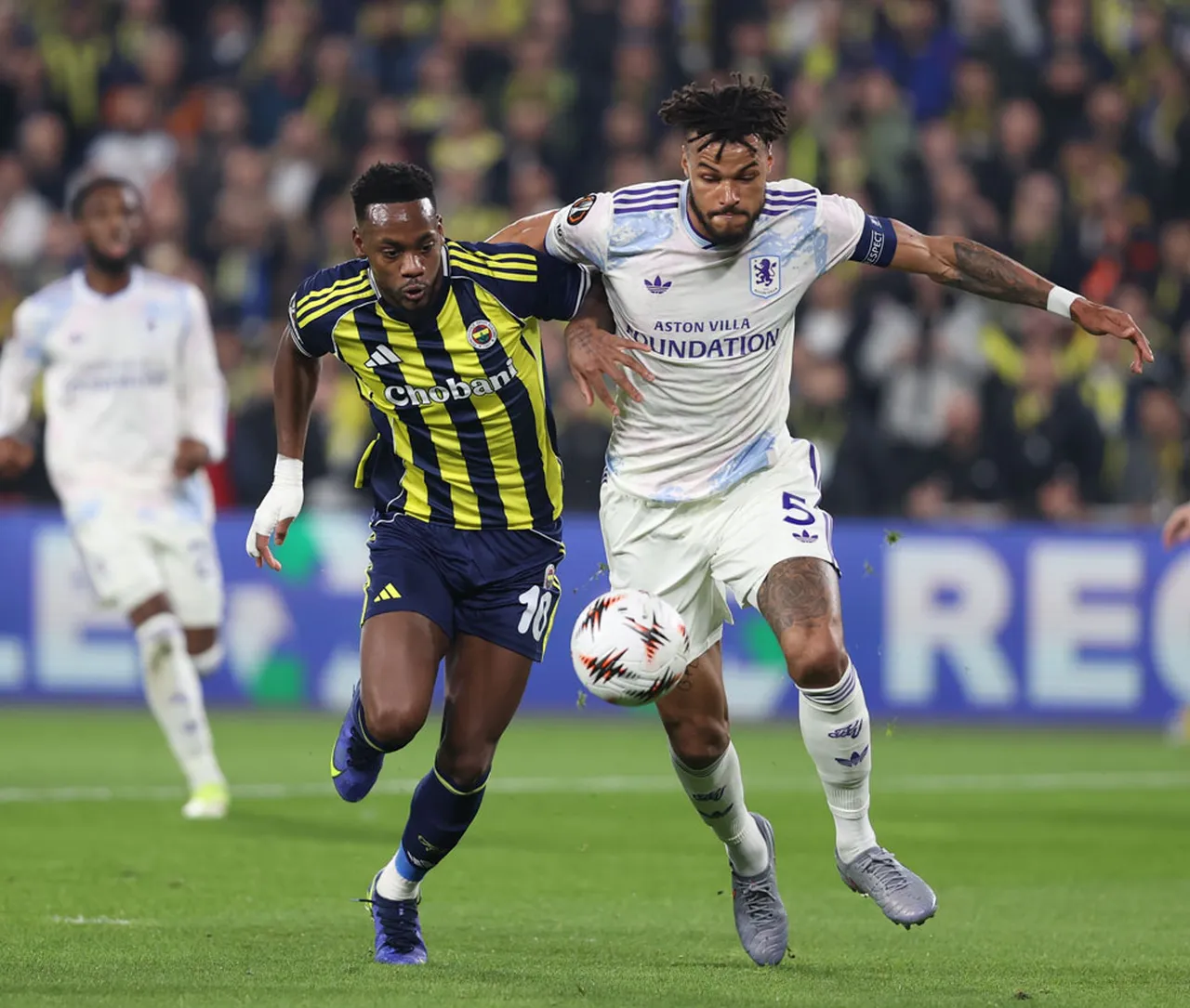 Jhon Duran'dan Fenerbahçe'yi çıldırtan tavır: Saran'ı kızdırdı, Tedesco'yu bıktırdı