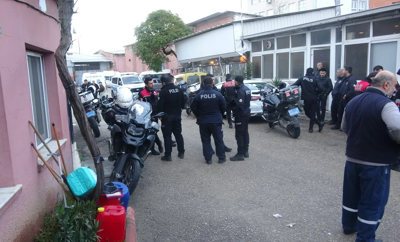 Kız kardeşinin dedikodusunu yapan iş arkadaşlarını vurdu! İkisi ağır çok sayıda yaralı var