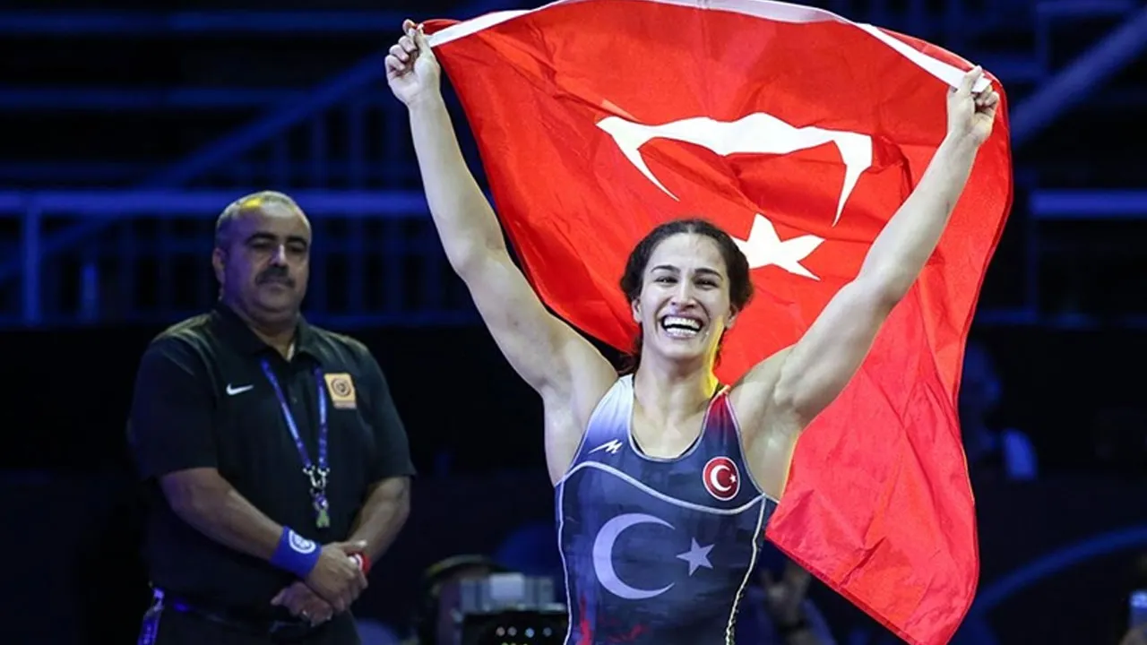 Milli güreşçi, altın madalya kazandı