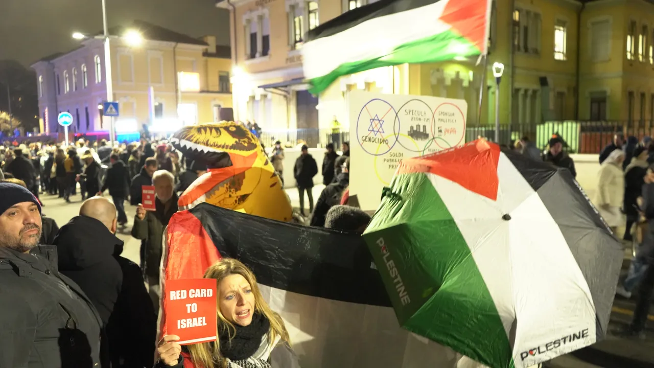 Olimpiyat Açılışı'nda İsrail kafilesi rezil oldu! Yuhalanarak sahneye çıktılar