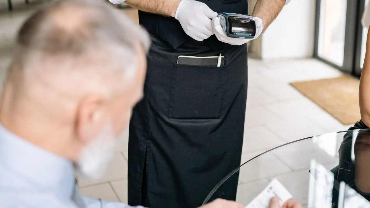 Restoranların 'kuver-servis ücreti' taktiğine geçit yok! Ticaret Bakanlığı 1.8 milyon TL ceza kesti