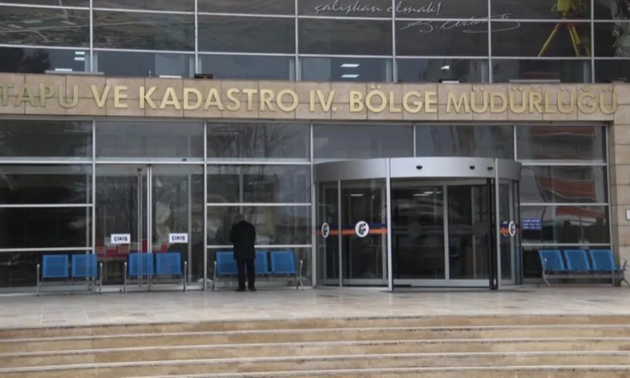 Tapu dairesinde görülmemiş olay! Para ödemeden ev sahibi oldu, işin aslı ortaya çıktı