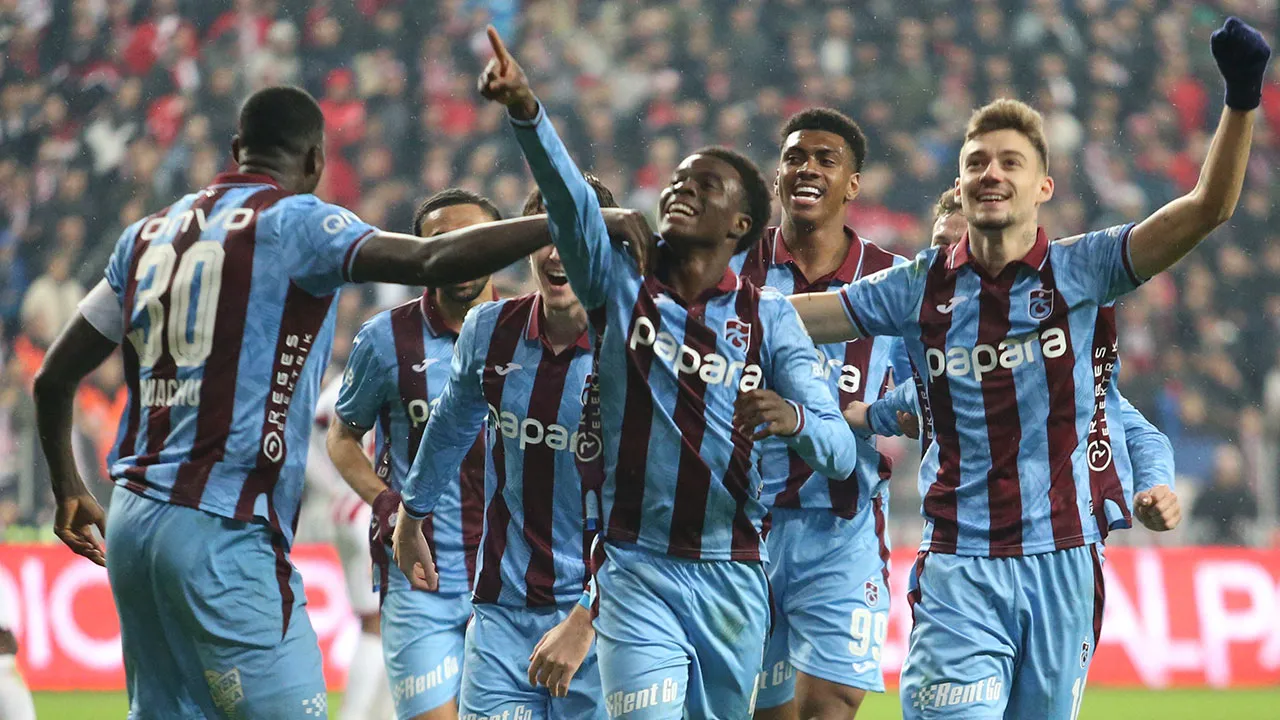 Trabzonspor, Karadeniz derbisinde 3 puanı 3 golle aldı