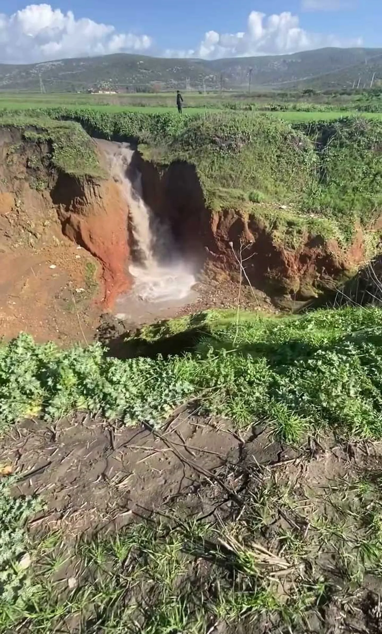 2019’daki manzaranın aynısı! İzmir’de sağanak sonrası obruklar yeniden doldu