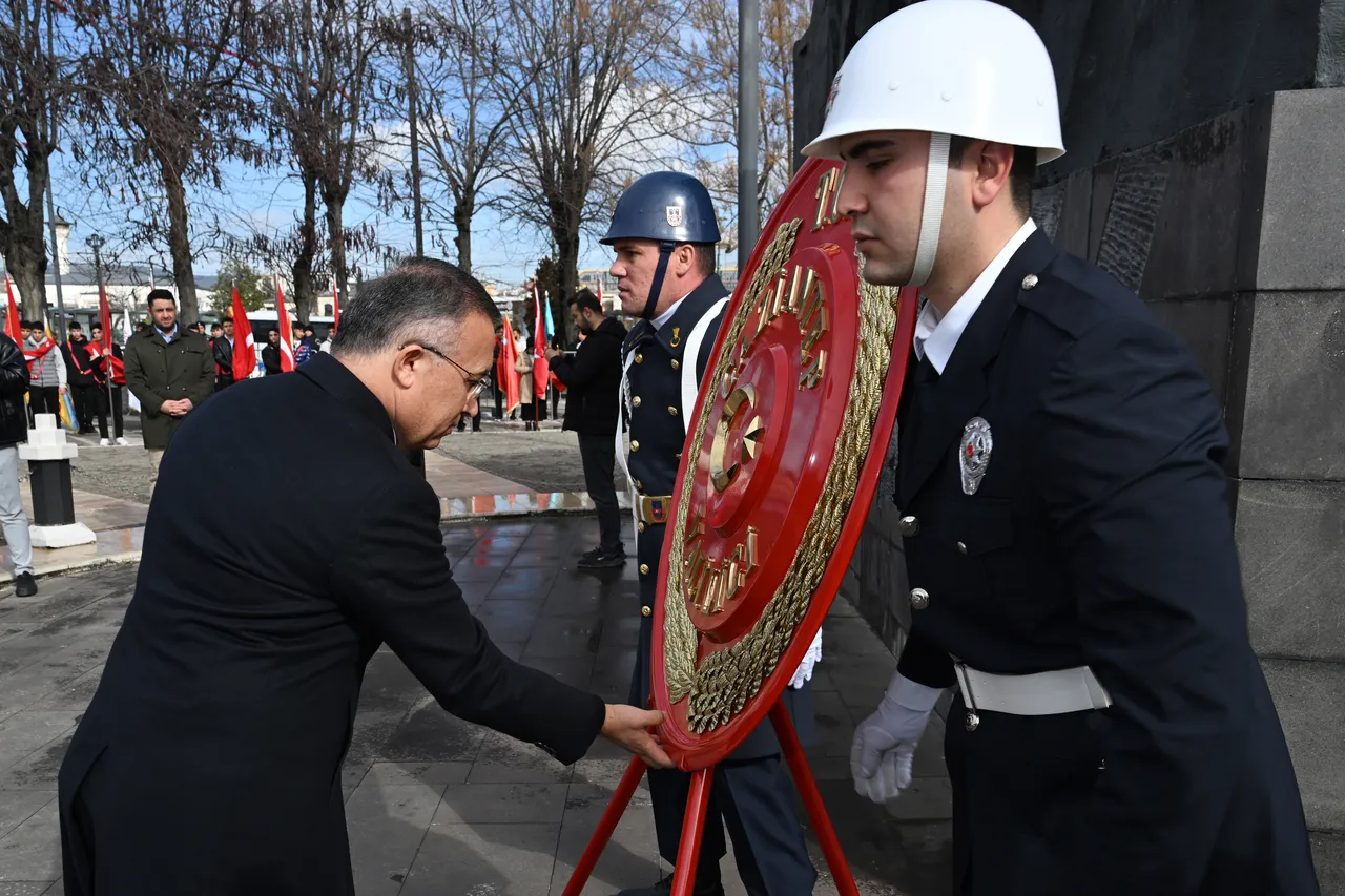Ecdadın Mirası 105 Yaşında! 15 Temmuz Demokrasi Meydanı Türk Bayraklarıyla Donatıldı