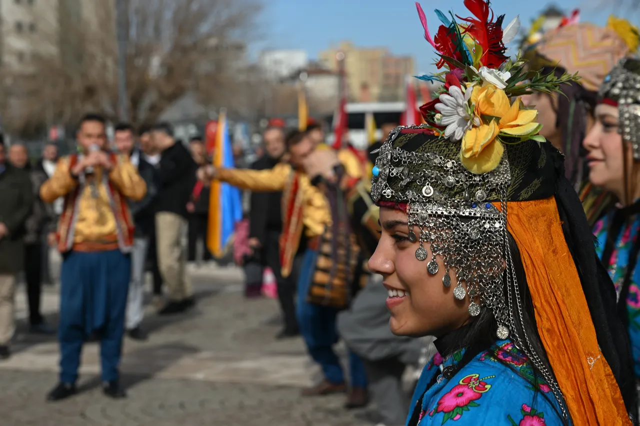 Ecdadın Mirası 105 Yaşında! 15 Temmuz Demokrasi Meydanı Türk Bayraklarıyla Donatıldı
