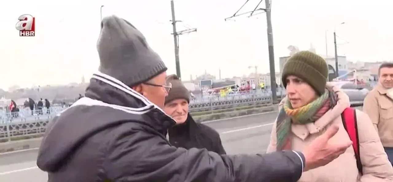 Galata’da şoke eden olay! ‘Veganım’ dedi, bir kova balığı denize döktü