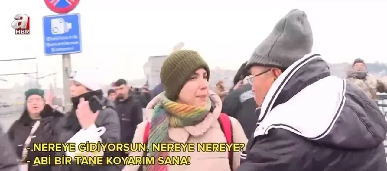 Galata’da şoke eden olay! ‘Veganım’ dedi, bir kova balığı denize döktü