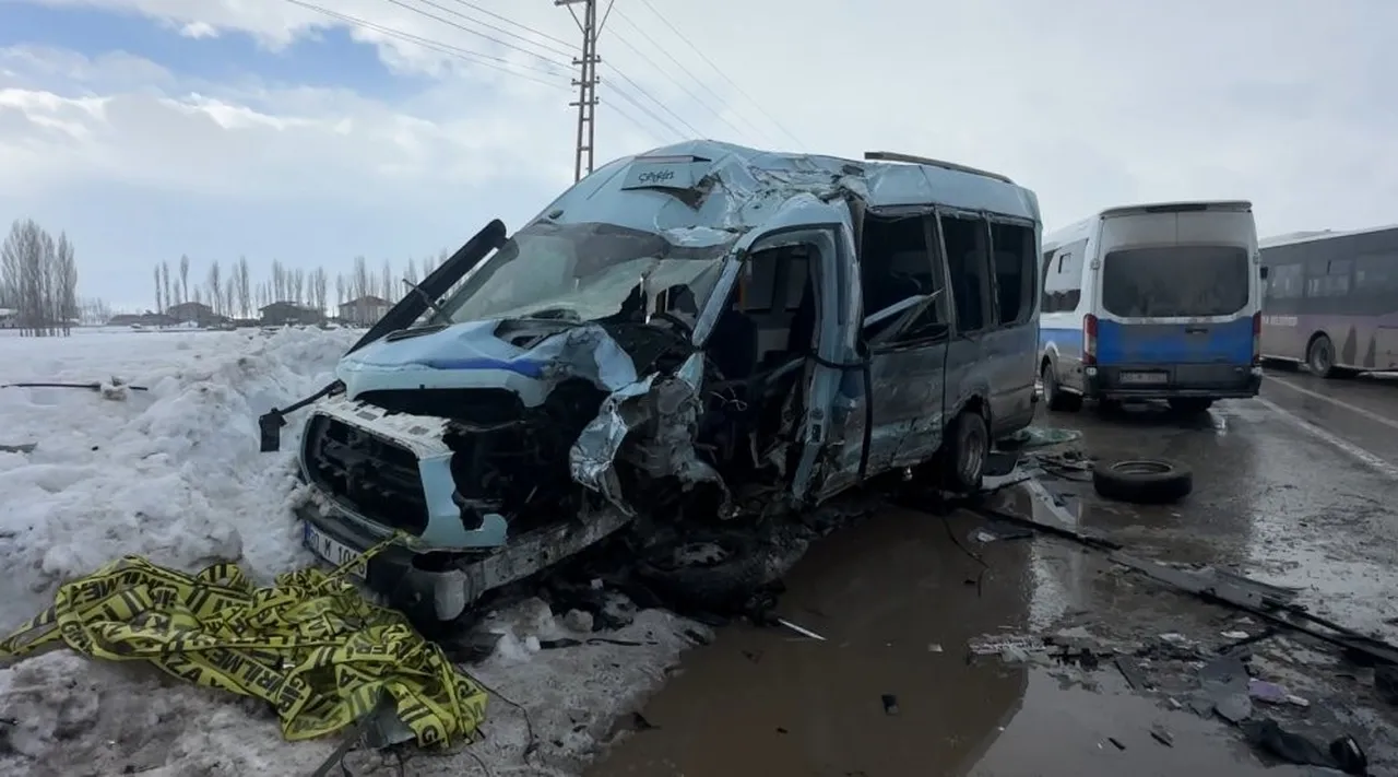 Hakkari'de 18 kişinin ölümden döndüğü kazanın görüntüsü ortaya çıktı