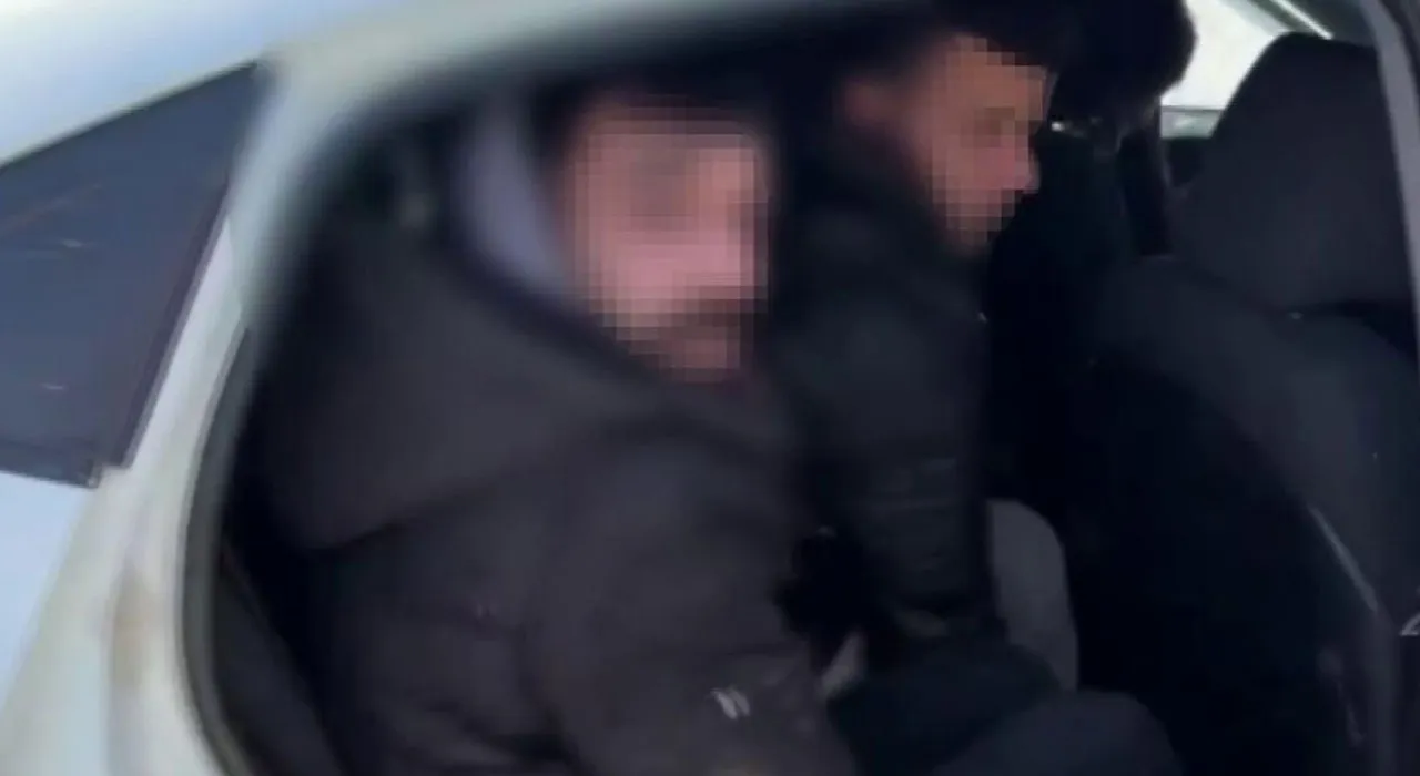 Hatay'da operasyon! Kaza yapan araçtan 10 göçmen çıktı