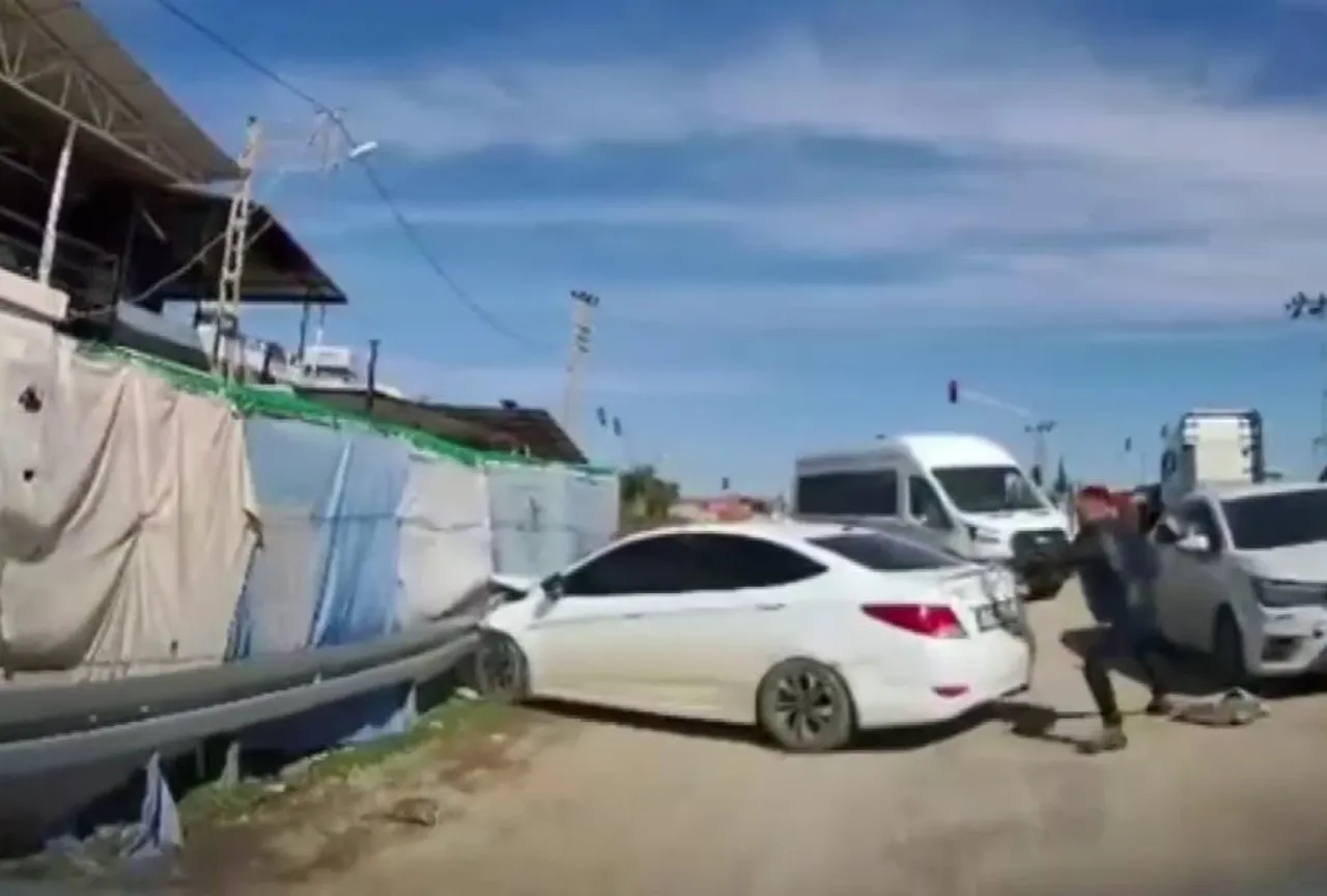 Hatayda operasyon! Kaza yapan araçtan 10 göçmen çıktı