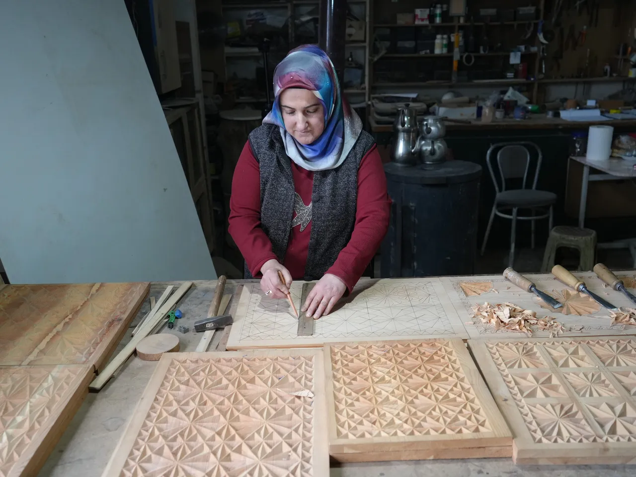 Hobisini mesleğe dönüştürdü: Selçuklu ve Osmanlı motifleri ahşapta hayat buluyor