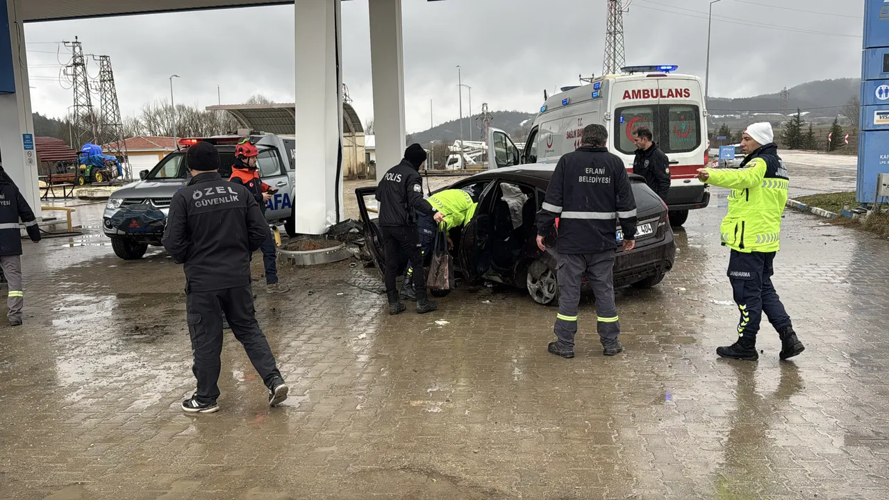 Karabük'te faciaya ramak kala! Otomobil, LPG istasyonuna çarptı