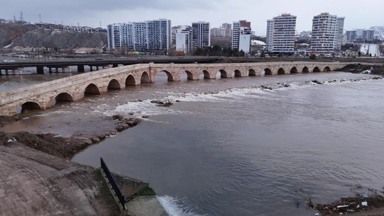 Karlar eridi, Türkiye'nin en uzun nehri kabardı