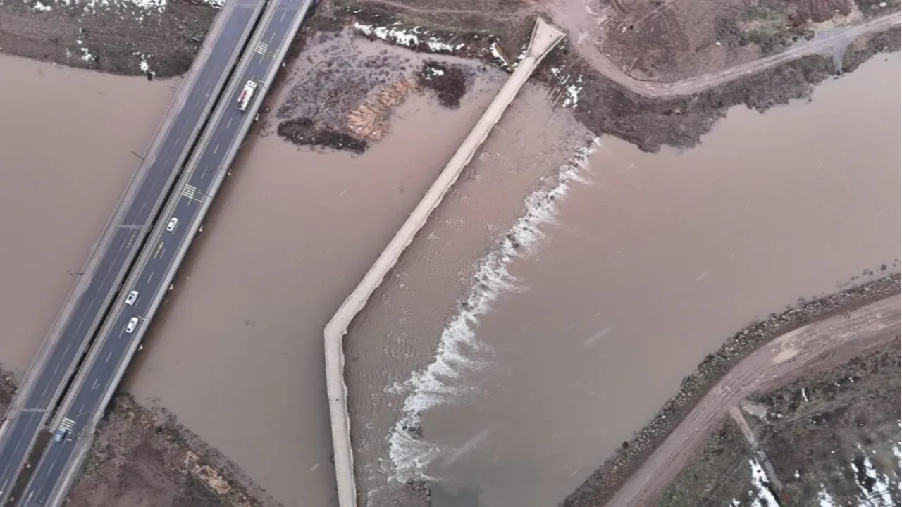 Karlar eridi, Türkiye'nin en uzun nehri kabardı
