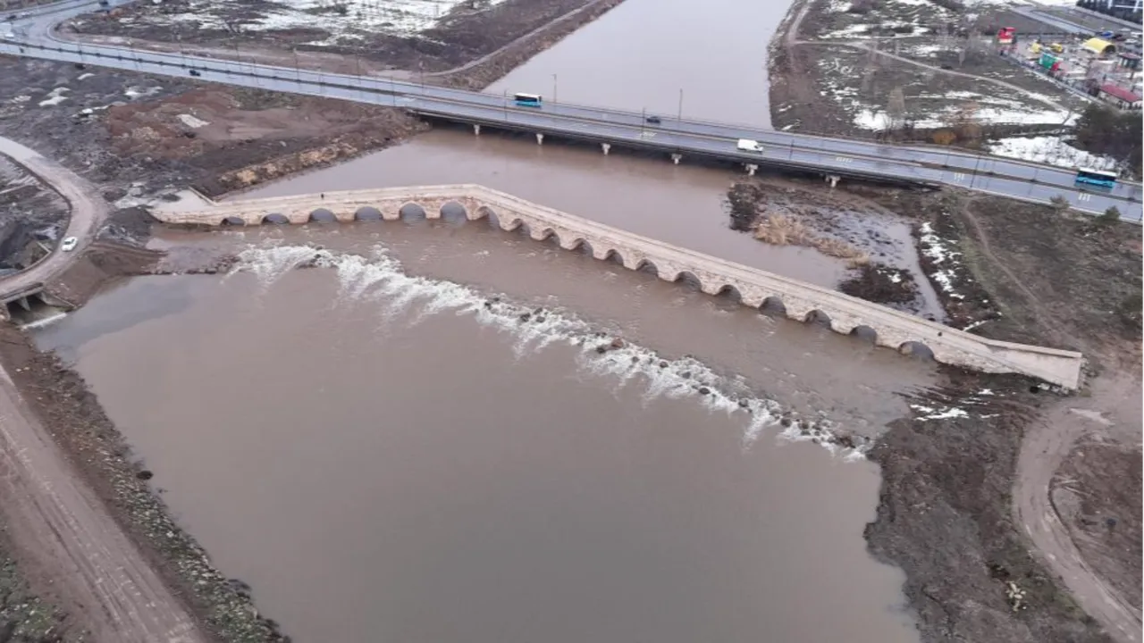 Karlar eridi, Türkiye'nin en uzun nehri kabardı