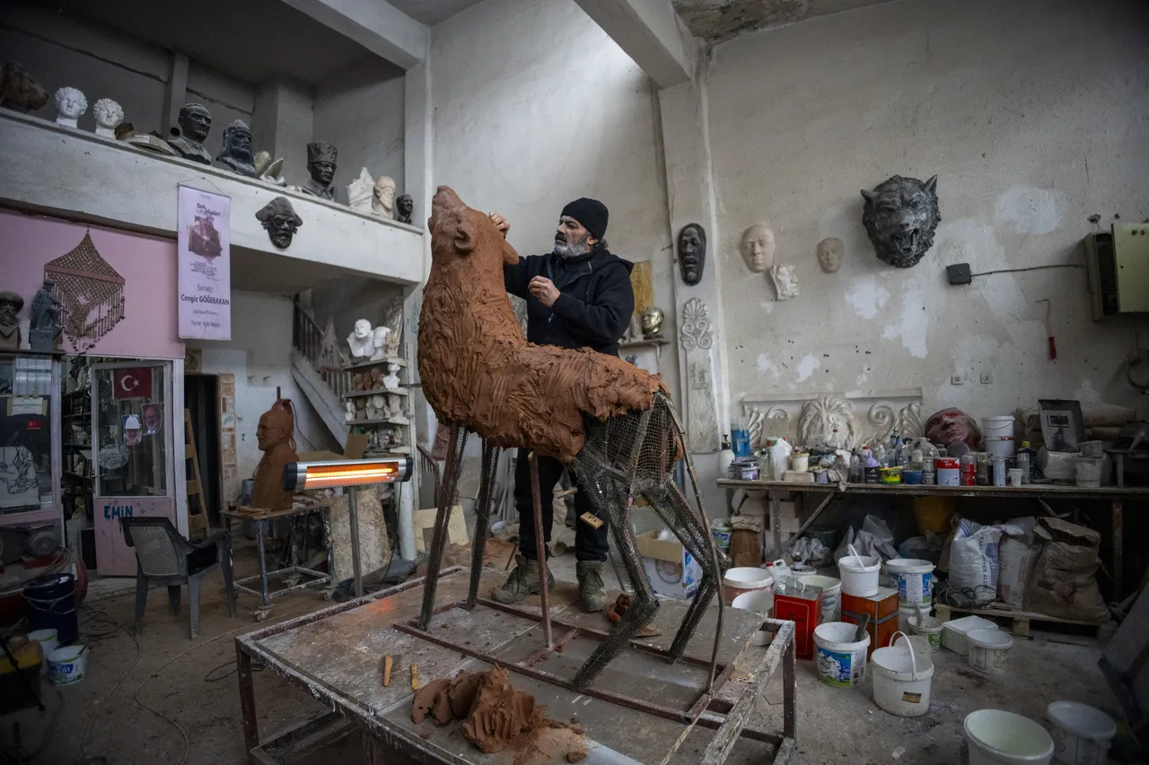 UNESCO mirası Arslantepe heykelleri atölyede yeniden şekilleniyor