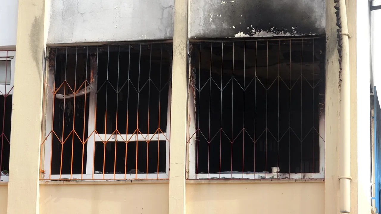 Antalyada ilkokulda yangın paniği! Öğrenciler tahliye edildi