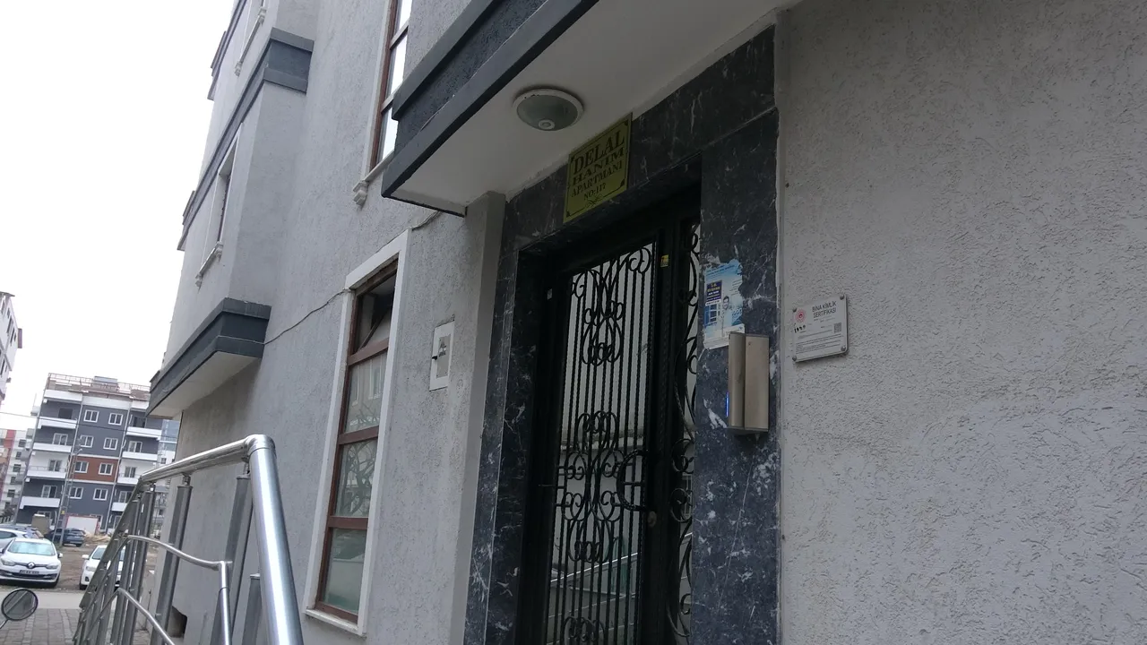 Aylarca süren kokunun sebebi ‘Pes’ dedirtti! Gerçek asansöre kamera takılınca ortaya çıktı