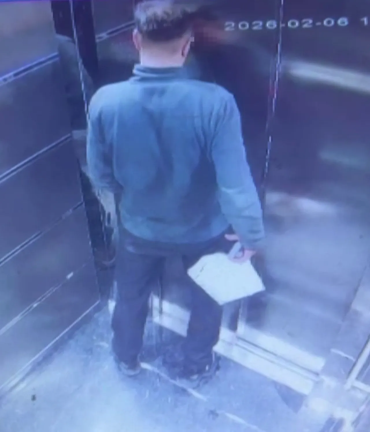 Aylarca süren kokunun sebebi ‘Pes’ dedirtti! Gerçek asansöre kamera takılınca ortaya çıktı