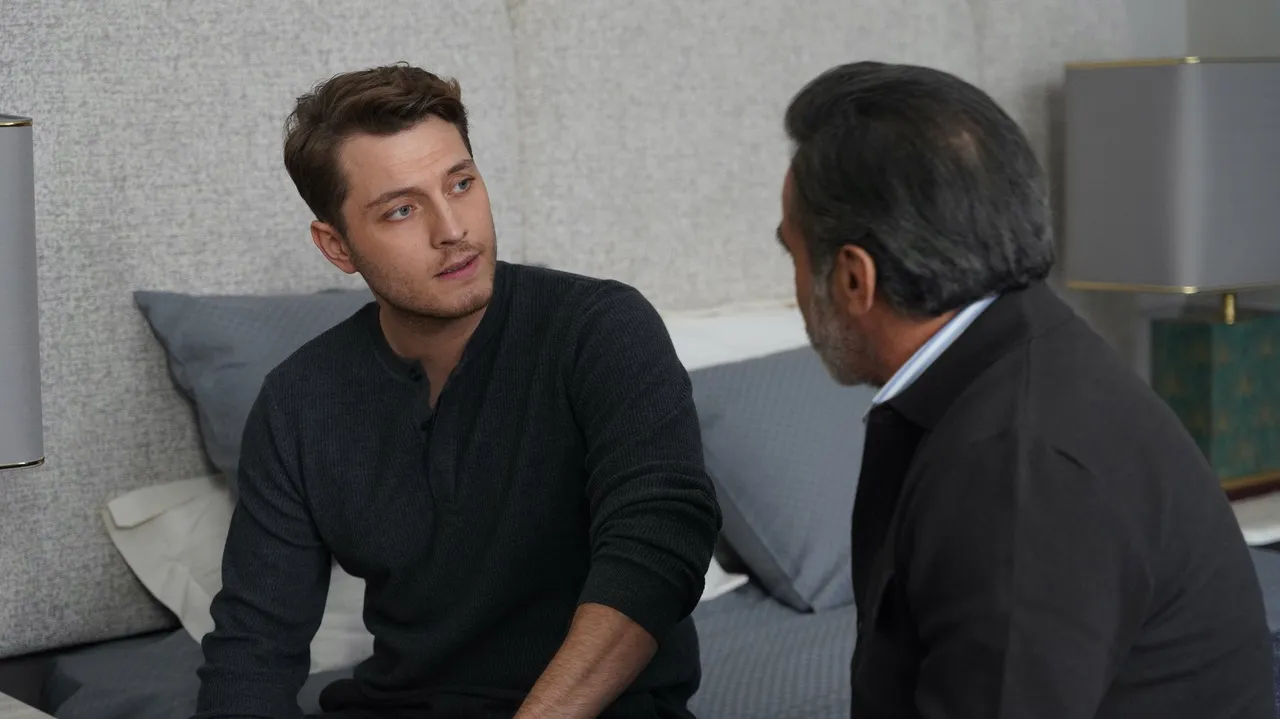 Aynı Yağmur Altındanın Alisi Burak Tozkoparan kimdir?