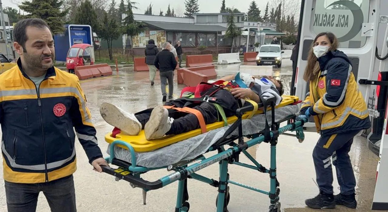 Babasını ameliyata götürürken kaza yaptı! Oğlu yaralandı