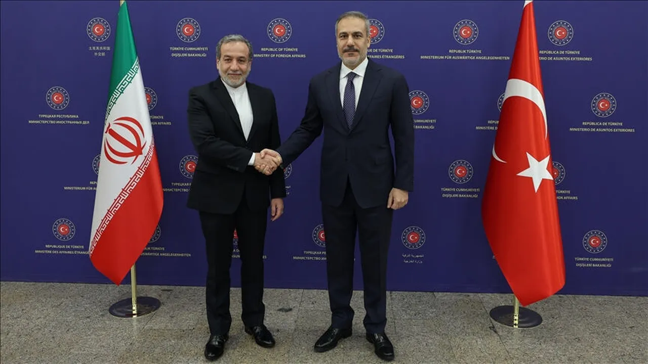 Bakan Fidan ile İranlı mevkiadaşı Arakçi görüştü! Nükleer müzakereler masada