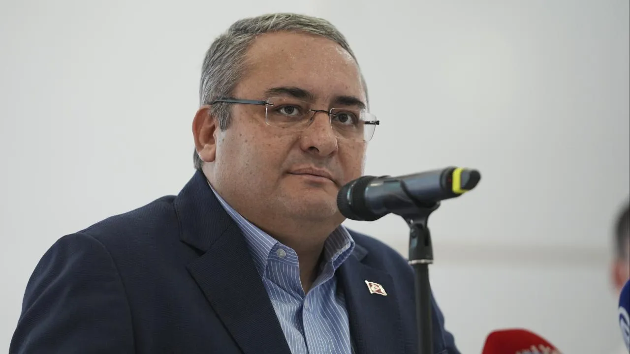 CHP'den istifa eden Mesut Özarslan'dan Özgür Özel'e sert sözler: Hangi hakla benim anama sövüyorsun