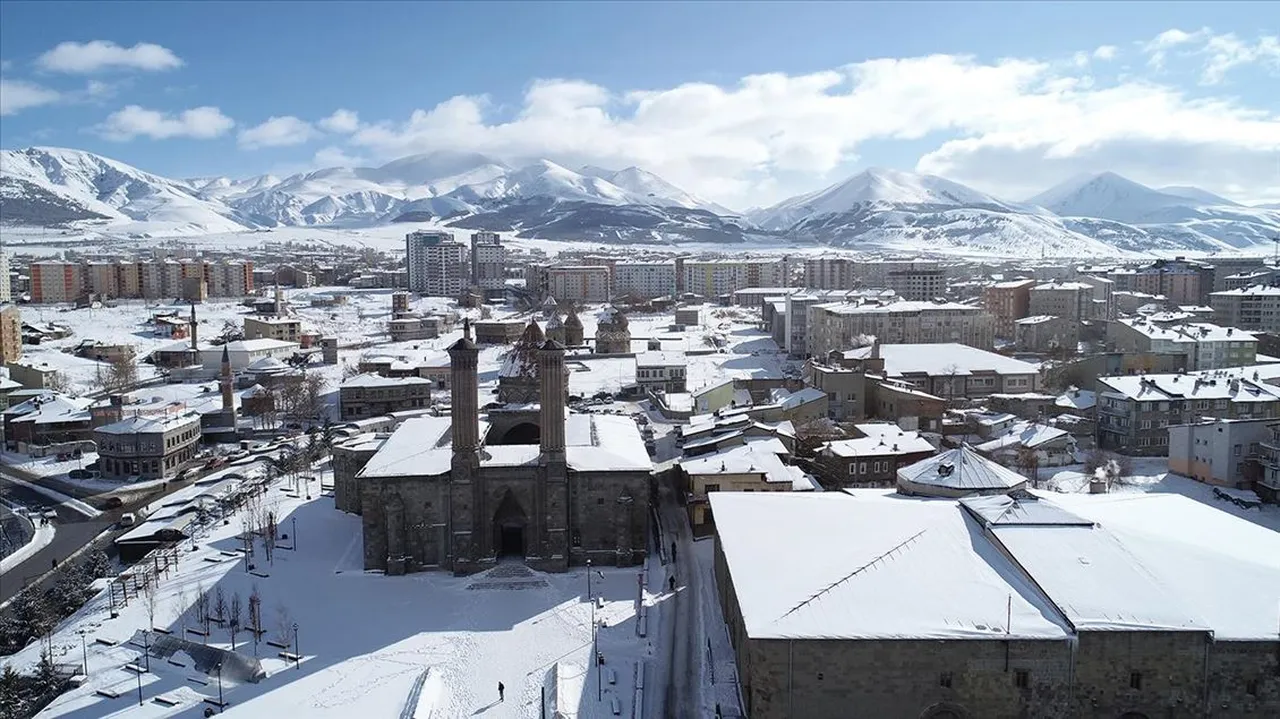 Erzurumda okullar tatil mi? 9 Şubat Erzurum Valiliği açıklamaları takip ediliyor!