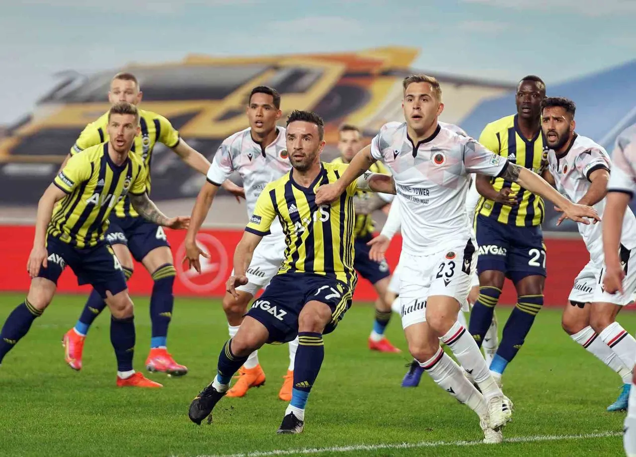 Fenerbahçe-Gençlerbirliği maçı canlı yayın hangi kanalda, Kante oynayacak mı? Fenerbahçede 5 eksik!