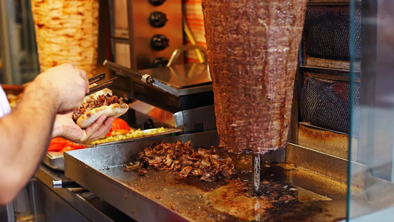 FETÖ nedeniyle el konulmuştu! Yüzlerce şubesi bulunan ünlü dönerci devasa ücrete satılıyor